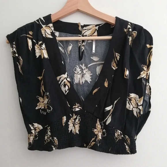 Free People Smocked Crop Blouse Plunging  V-Neck Black with Tan, Cream Floral XS - Picture 3 of 15